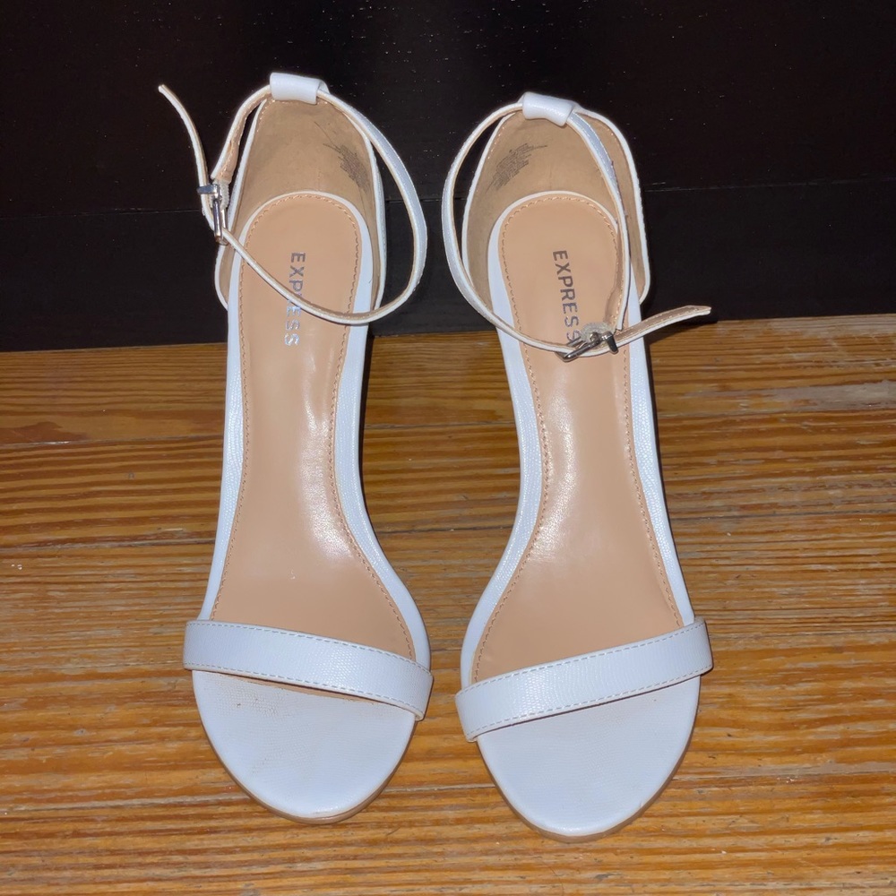 Express white wedges